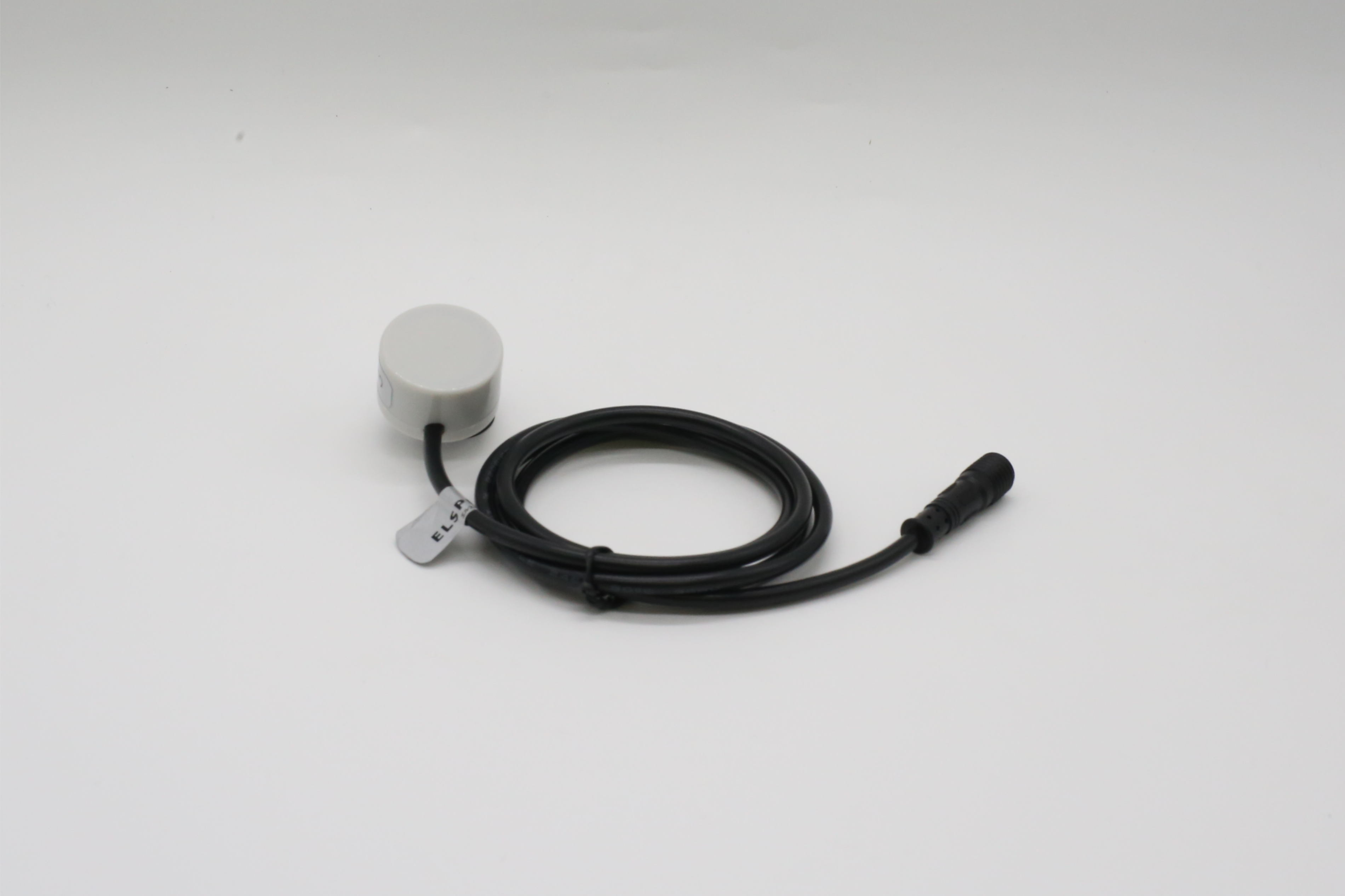 金属系タンク向け非侵入超音波距離センサー