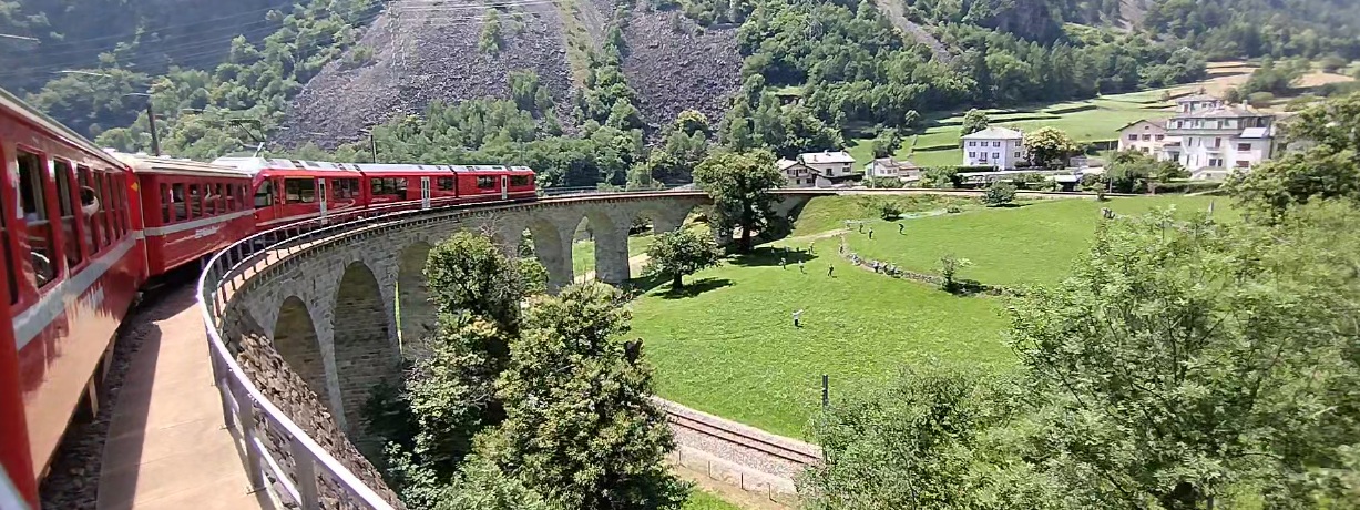 有名なブルージオのループ橋